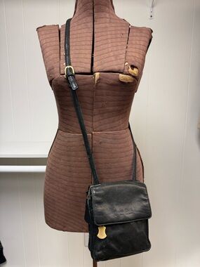 Classic Vintage 90's Jeanne Benet Leather Crossbody Bag Y2K